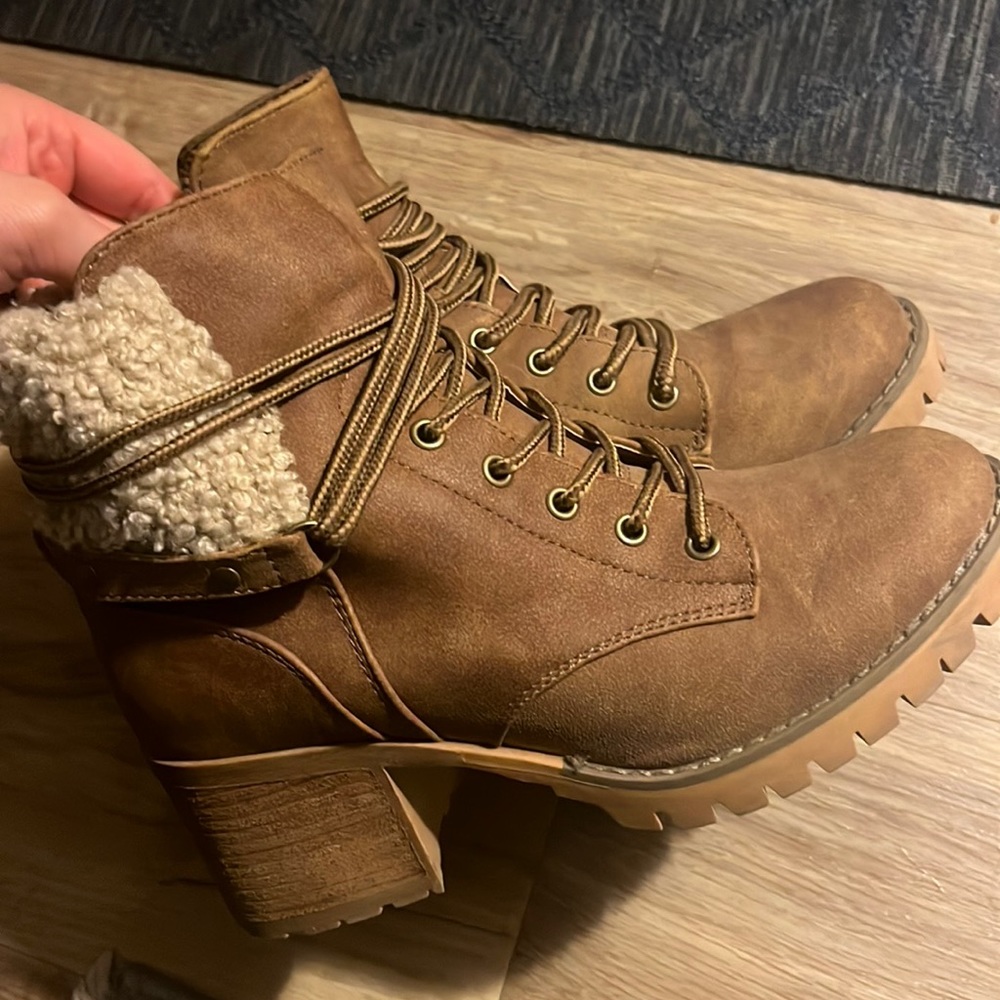 Ladies boots